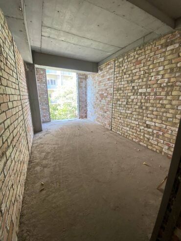 сколько стоит однокомнатная квартира в оше: 1 бөлмө, 43 кв. м, Элитка, 3 кабат, ПСО (өзү оңдоп түзөтүп бүтүү үчүн)