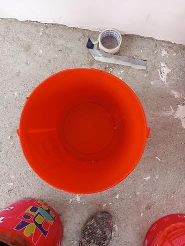 Boçkalar və çəlləklər: Qapaqlı plastik vedrə - Material: qalın, möhkəm plastik - Rəng — 2