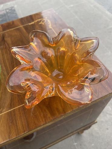 hamam ucun vannalar: Meduza dekorativ qab – kəhrəba rəngli, çiçək formalı - Material — 2