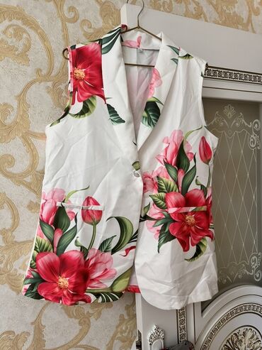 Kürklər: - Tünd qəhvəyi rəngdə xəz. Ölçü 44-48, 2 dəfə toya geyinilib, əla — 5