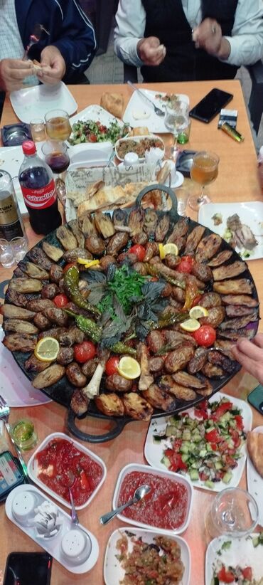 Taksi, logistika, çatdırılma: Ofisiant tələb olunur, Kafe, Gündəlik ödəniş, 18-29 yaş, Təcrübəsiz