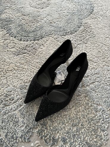 Женская обувь: Туфли 38, цвет - Черный