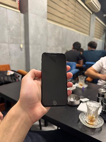 iphone s: IPhone SE 2020, 64 GB, Qara, Zəmanət, Barmaq izi, Simsiz şarj — 2