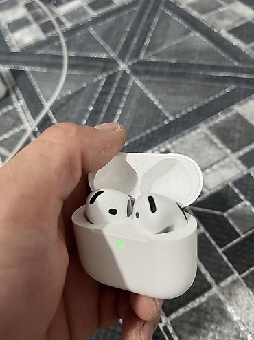 пу 4: Беспроводные наушники-вкладыши, Apple, AirPods 4, Б/у — 1