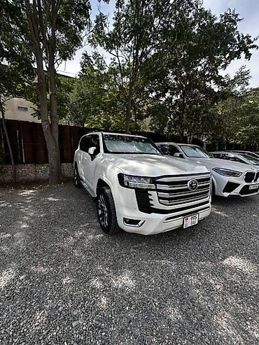 ланкрузер 300: Toyota Land Cruiser: 2024 г., 4 л, Автомат, Бензин, Внедорожник — 3