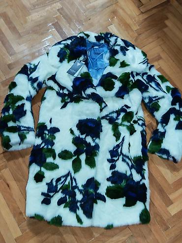 sat ar: GUESS original ženski kaput od veštačkog krzna - Model: duži kaput sa — 2