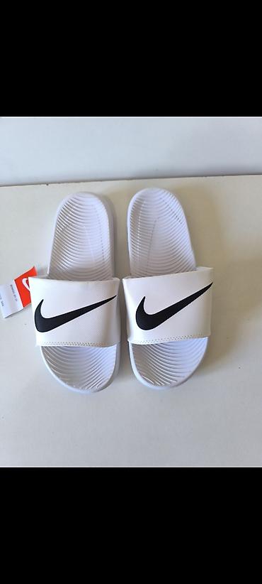 Sandale i papuče: Nike i druge sportske papuče – više modela i dezena Opis: - Sportske — 13