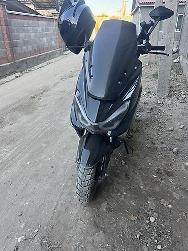 x3 m: Скутер DongFang Mustang, черный - Кузов спорт-скутера с высокой — 2