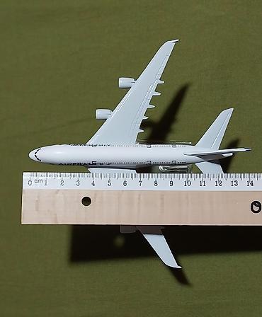 elmin: Təyyarə France A380 model təyyarə maket. Metro stansiyalarının — 8