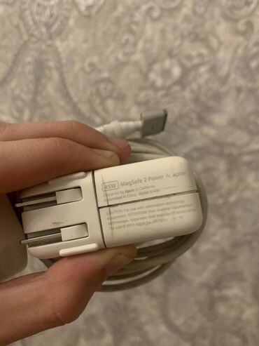 kompüter keysi: Məhsul: Apple 45W MagSafe 2 Power Adapter Xüsusiyyətlər: - Güc: 45W -