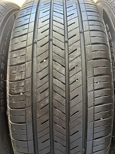 60: Комплект из 4 летних шин Kumho, размер 235/60 R18 107V. Особенности — 2