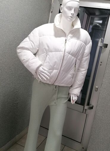 lagane zimske jakne: Nova prelepa
Zimska jakna
Topla, lagana
Vel M L Xl