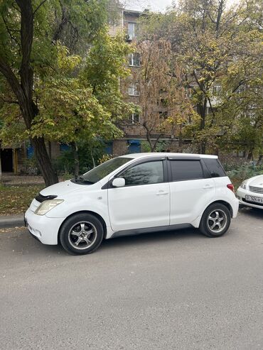 Toyota: Toyota ist: 2002 г., 1.3 л, Автомат, Бензин, Хэтчбэк