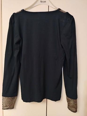 armani code: Ženska bluza sa dugim rukavima, crna, sa detaljima u leopard printu. - — 2