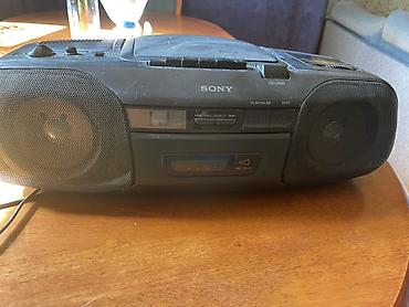 ses aparatı: Sony portativ boombox – CD, kaset və radio Xüsusiyyətlər: - İki ədəd — 1
