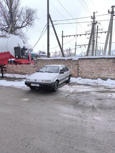 Volkswagen: Volkswagen Passat: 1989 г., 1.8 л, Механика, Бензин, Седан — 1
