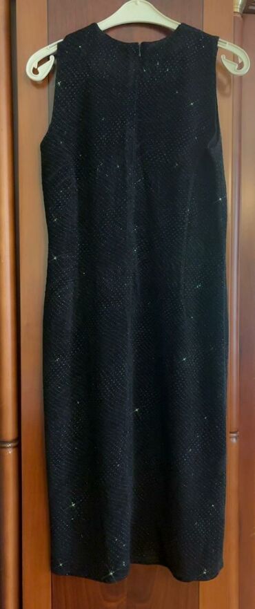 Ziyafət donları: Ziyafət geyimlərinin satışı her rengde var. Qiymetler ferqlidi. 15 azn — 31