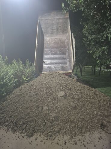 Digər tikinti daşları: Təsvir: - Döküntü torpaq/şevrelənmiş torpaq materialı - Yük maşını ilə — 7