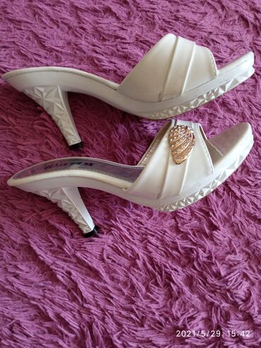 обувь белая: Босоножки 36 размер, одели 1 раз
