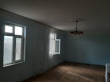 gencede heyet evleri: 4 комнаты, 7 м², Средний ремонт