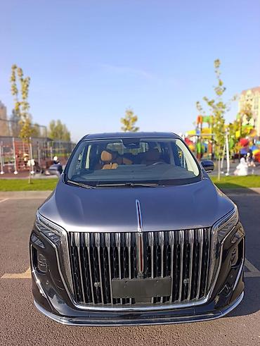 автоком: Премиум класс Минивэн Hongqi HQ9 📆 Год: 2023 11 🚙 Комплектация — 3