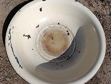 Другие емкости: Тазы СССР Алюминий - 1600 сом Латунь - 2500 сом Эмаль большой - 350 — 13