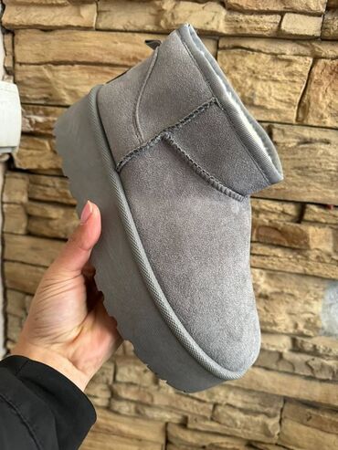 Ugg obuća: Ugg čizme — 17