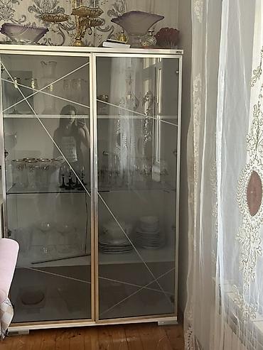 Şüşəli dolab vitrini, İşlənmiş