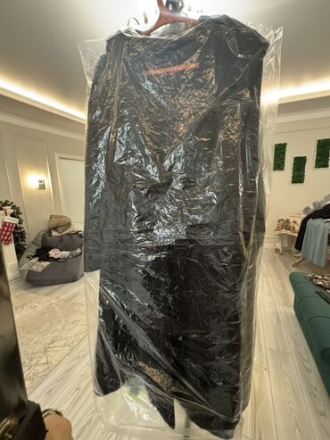 улуттук кийимдер фото: Лот: верхняя одежда и свитер.Цена: 1500, 2200,300. 1) Длинные