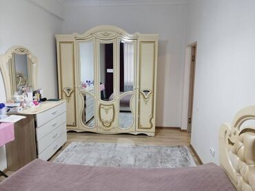 срочно продаётся 1 комнатная квартира в районе шлагбаум по улице кенсуйская 17 пересекает интергельпо ориентировочно парк фучика: 2 бөлмө, 69 кв. м, Элитка, 3 кабат, Евроремонт
