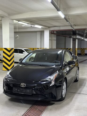 Toyota Prius: 1.8 л, Вариатор, Гибрид, Хэтчбэк