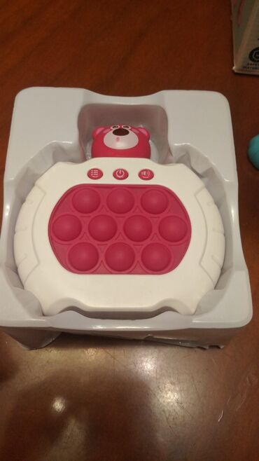 Oyuncaqlar: Bu rəqs edən robot it oyuncağı ağ və mavi rənglərdə hazırlanmışdır — 10