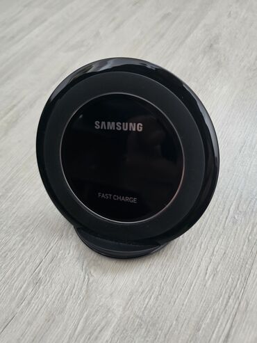 беспроводной зарядки: Беспроводное зарядное устройство Samsung. Поддерживает быструю