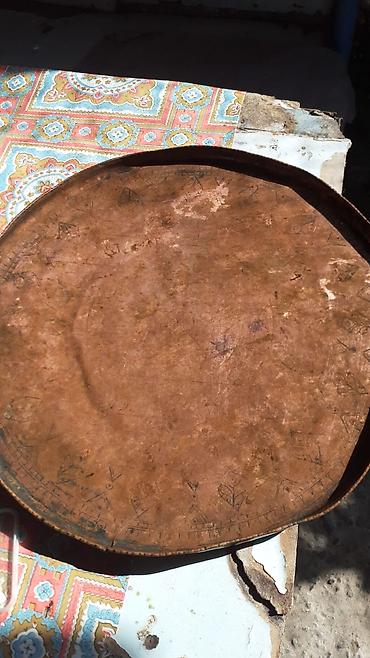 Mətbəx aksesuarları: Məhsul: Mis sini (böyük ölçülü, əl işləri naxışlı) 15ci əsrə aid təmiz — 1