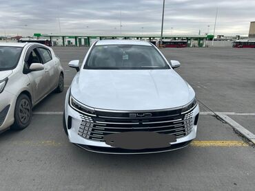 ağ 07: BYD sedan – ağ rəngli 0 km günlük ve qalmaq ve qalmamaq şərti ilə