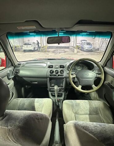 Nissan: Nissan March: 2000 г., 1 л, Вариатор, Бензин, Хэтчбэк — 8