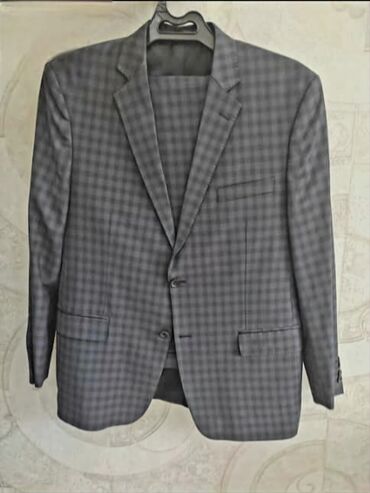 укороченный пиджак и брюки: Костюм цвет - Серый