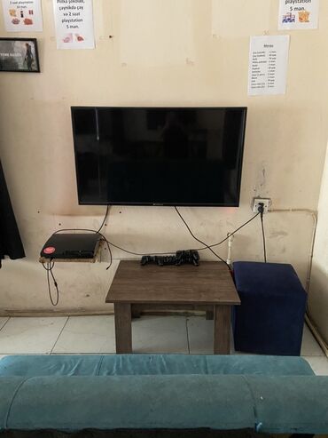 Boşqablar: Playstation 3 satilir.5 eded televizor 5 eden playstation 3.20-25 dene
