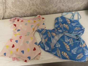 купальник для девочки: Два купальника на девочку 8-9-10 лет состояние отличное. По 300с