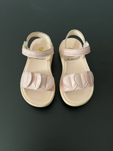 Детская обувь: Продаю сандалии для девочек Носили 1 раз на утренник Цена 850 сом