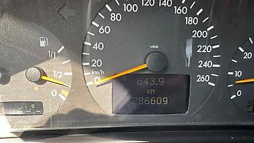 Mercedes-Benz: Mercedes-Benz E‑Class W210 sedan - Ban növü: sedan, 4 qapı - Rəng — 3