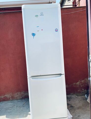 2ci əl xaladenik: Б/у 2 двери Indesit Холодильник Продажа, цвет - Белый