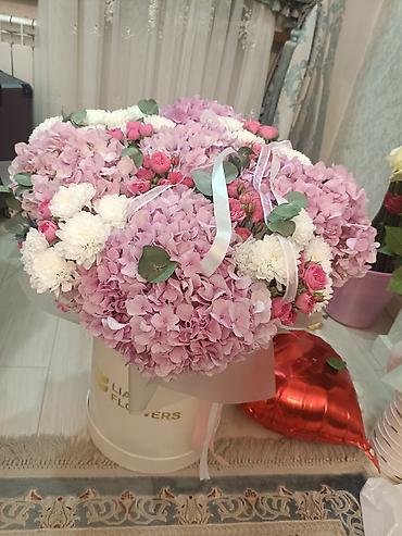 flowers: Большая цветочная композиция в шляпной коробке Liana Flowers. Состав — 3