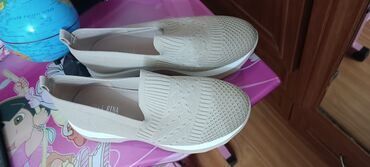 бежевые мужские мокасины: Təsvir: - Model: Qadınlar üçün slip-on tipli yüngül krossovka/lofer -