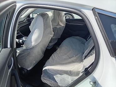 ucuz elektrikli avtomobil: BYD Qin Plus DM-i sedan - Kuzov: 4 qapılı sedan, ağ rəng - Güc — 8