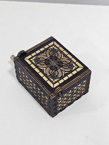 Sandıqlar: Taxta əl çevirməli musiqi qutusu - Material: qara və təbii tonlarda — 4