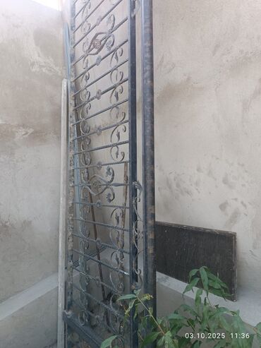 ütü masa: Metall darvaza/qapı paneli - Material: qalın metal karkas, dekorativ