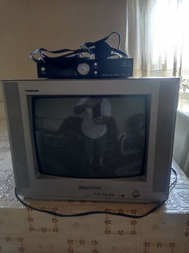 продать старый телевизор: Normal işlək vəziyyətdədir.krosna və TV biryerdə.pultlarida var.bidə