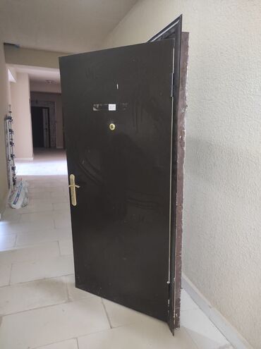 plasmas qapılar: Seyf qapi 210/100sm
120azn
Asagi guzdek qes 2000 leli