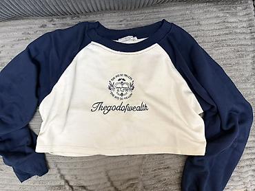 sweatshirt azerbaycan dilinde: Geyimler her biri 3,5,10 azn satilir — 7